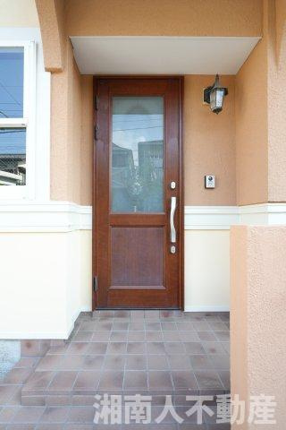 藤沢市西富２丁目１６－１２戸建ての玄関|落ち着いた玄関です