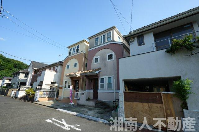 藤沢市西富２丁目１６－１２戸建ての前面道路含む現地写真|前面道路含む現地写真です
