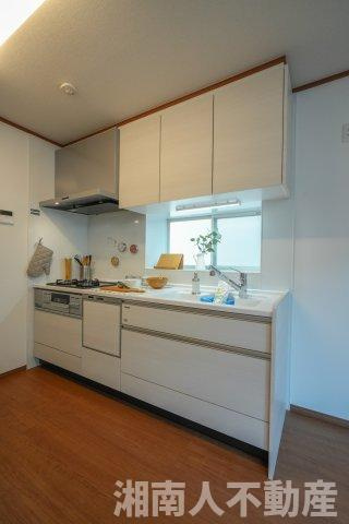 藤沢市西富２丁目１６－１２戸建てのキッチン|コンパクトなキッチンで掃除もラクラク