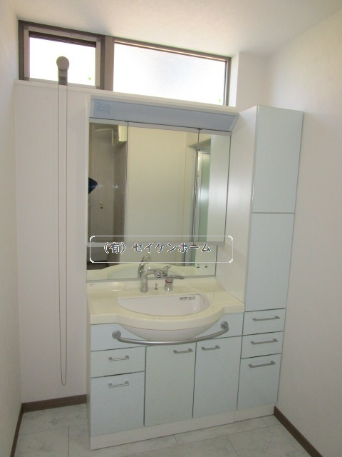 本庄市小島1丁目　　中古戸建の独立洗面台