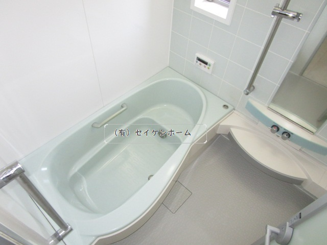 本庄市小島1丁目　　中古戸建の浴室