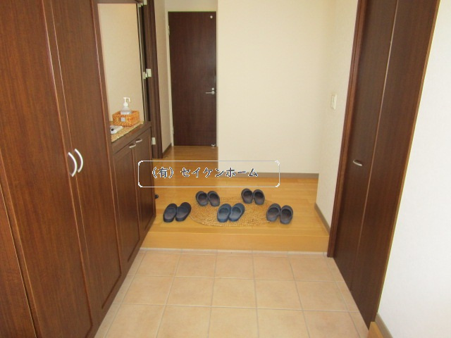 本庄市小島1丁目　　中古戸建の玄関