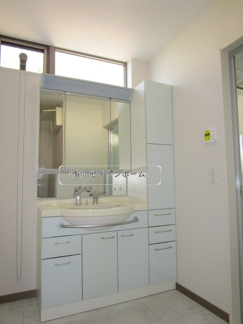 本庄市小島1丁目　　中古戸建の独立洗面台