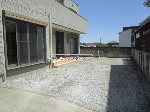 本庄市小島1丁目　　中古戸建の駐車場