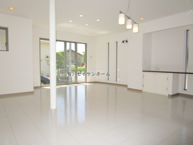 本庄市小島1丁目　　中古戸建の居間・リビング