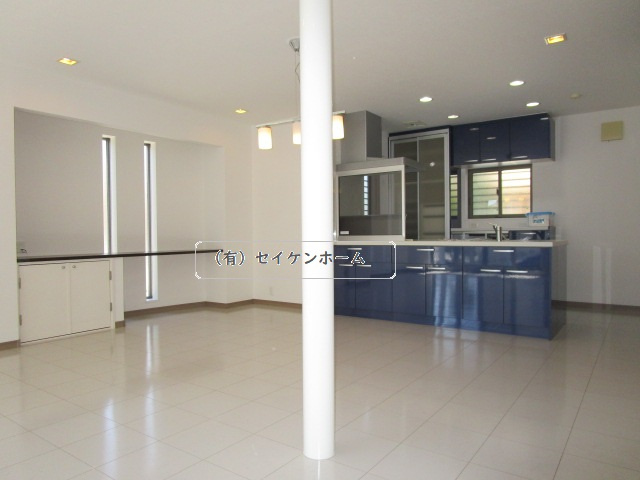 本庄市小島1丁目　　中古戸建の居間・リビング