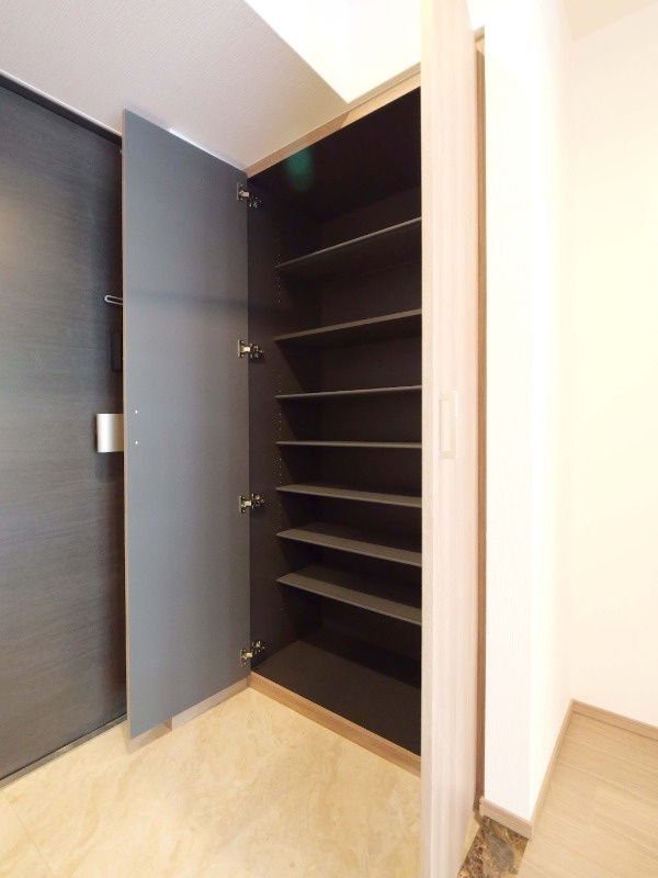 プレジオ宝塚ASIANの玄関