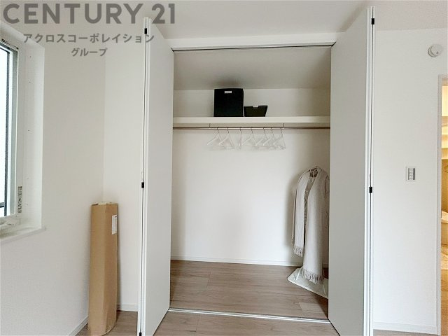 衣類やアクセサリー、小物類の収納が便利で整理整頓がしやすく、部屋の美観を保ちつつ、スペースを最大限に活用できます。衣服のしわやダメージを防ぎ、長持ちさせることができます。