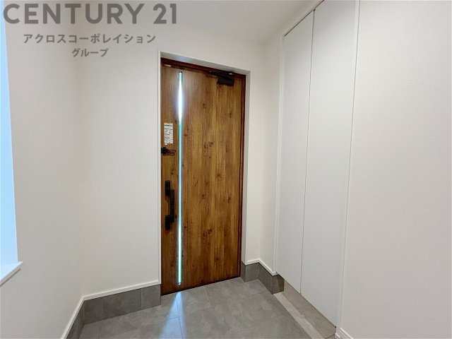 ウォークインシューズクローゼット付きで出っ張った収納がないスッキリとした玄関スペースになります。