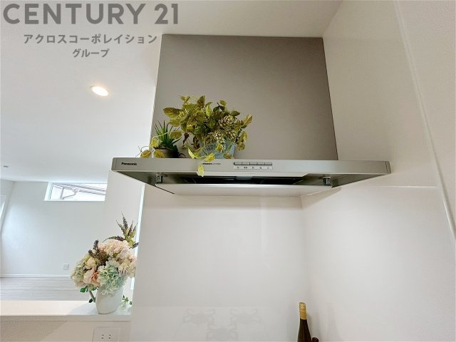 パワフルな吸引力で調理中の臭気等をしっかり処理してくれ、室内を快適に保ってくれます。