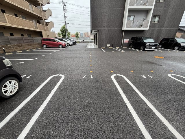 プレサンスロジェ三河安城CL　　刈谷市近郊の賃貸ならクラスホーム刈谷店の駐車場