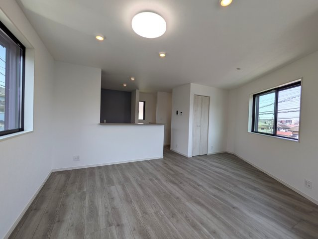 相鉄線ベスト３？区役所ある旭区の中心地【旭区鶴ケ峰１丁目】新築戸建の居間・リビング