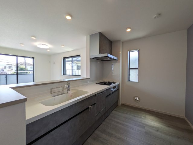 相鉄線ベスト３？区役所ある旭区の中心地【旭区鶴ケ峰１丁目】新築戸建のキッチン|コンパクトなキッチンで掃除もラクラク