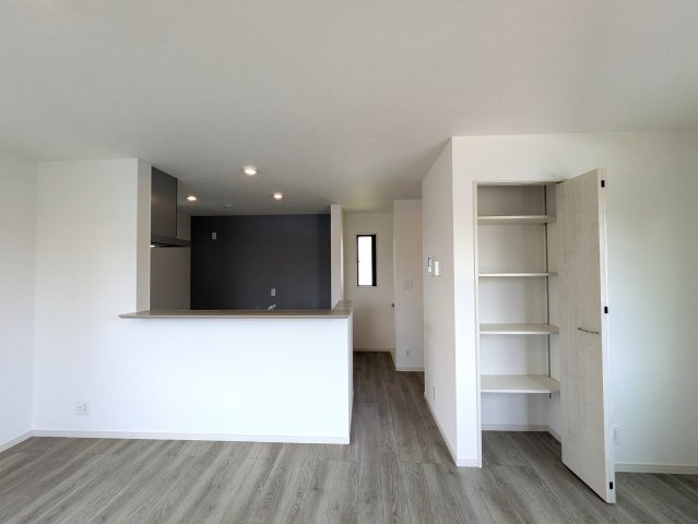 相鉄線ベスト３？区役所ある旭区の中心地【旭区鶴ケ峰１丁目】新築戸建の居間・リビング