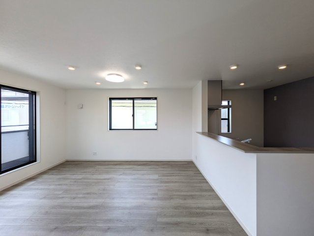 相鉄線ベスト３？区役所ある旭区の中心地【旭区鶴ケ峰１丁目】新築戸建の居間・リビング