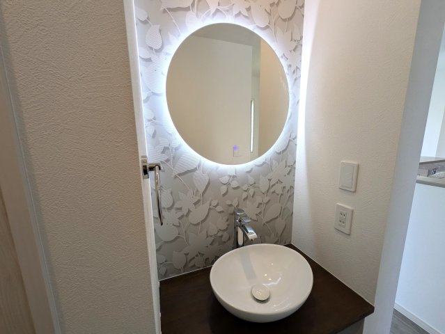 相鉄線ベスト３？区役所ある旭区の中心地【旭区鶴ケ峰１丁目】新築戸建の洗面所|脱衣スペースもあります