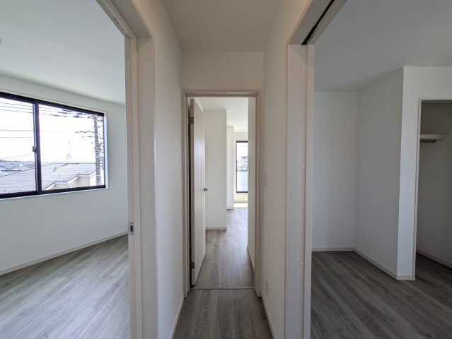 相鉄線ベスト３？区役所ある旭区の中心地【旭区鶴ケ峰１丁目】新築戸建の洋室|ゆったりした洋室です