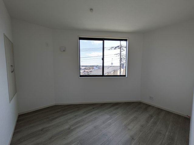 相鉄線ベスト３？区役所ある旭区の中心地【旭区鶴ケ峰１丁目】新築戸建の洋室|個人の部屋や寝室として使える洋室です