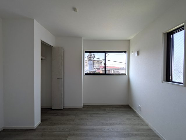 相鉄線ベスト３？区役所ある旭区の中心地【旭区鶴ケ峰１丁目】新築戸建の洋室|スタンダードな洋室です