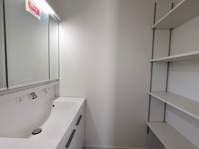 相鉄線ベスト３？区役所ある旭区の中心地【旭区鶴ケ峰１丁目】新築戸建の独立洗面台|朝の支度にも助かる、独立の洗髪洗面化粧台