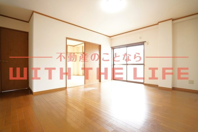 エクセルハイツ【キャッシュバック対象物件】の居間・リビング|ゆったり過ごせるリビングです