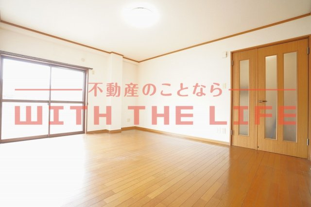 エクセルハイツ【キャッシュバック対象物件】の居間・リビング|ゆったりとした居間です