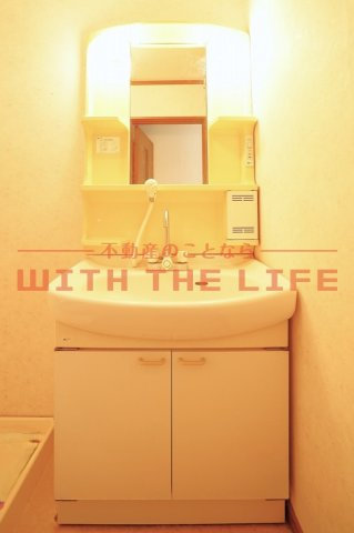 エクセルハイツ【キャッシュバック対象物件】の独立洗面台|朝の支度にも助かる、独立の洗髪洗面化粧台