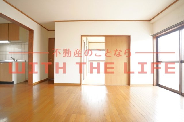 エクセルハイツ【キャッシュバック対象物件】の居間・リビング|ゆったり過ごせるリビングです