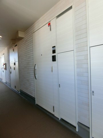 リブリ・アルバ中村公園の玄関