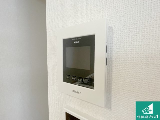京都市西京区桂池尻町　第1期・第2期　新築一戸建ての防犯設備|カラーモニターインターホン！声だけでなく来訪者の姿や顔がモニターで確認できるので、小さなお子様がいらっしゃるご家庭でも安心できます！