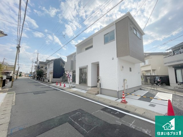 京都市西京区桂池尻町　第1期・第2期　新築一戸建ての前面道路含む現地写真|周辺は閑静な住宅街！前面道路広々で車の出し入れも便利です。駐車が苦手な方でも安心して車庫入れできます！