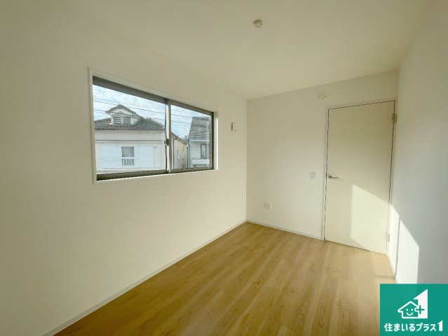 京都市西京区桂池尻町　第1期・第2期　新築一戸建ての洋室|シンプルな洋室は、自分好みのインテリアが楽しめます♪ご家族とインテリアや家具を選びに行くのは新築購入時の醍醐味の一つです。ぜひお楽しみください♪