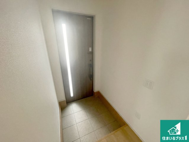 京都市西京区桂池尻町　第1期・第2期　新築一戸建ての玄関|シューズボックスにはたくさんの靴が収納できるので玄関周りはいつもスッキリ！ご家族が増えても安心！