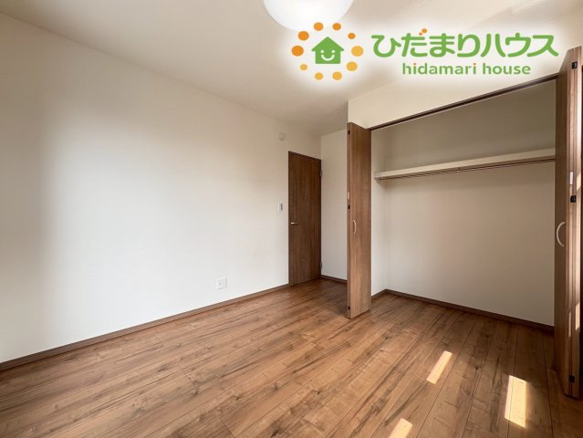 熊谷市上之　第9期　分譲一戸建て　ワイウッドコート　02の子供部屋|家具の配置がしやすいシンプルで使い勝手の良い形状のお部屋です! お子様の成長段階やライフスタイルに合わせて自由に模様替えを楽しめ、学習空間やリラックス空間として快適に長くご活用いただけます。