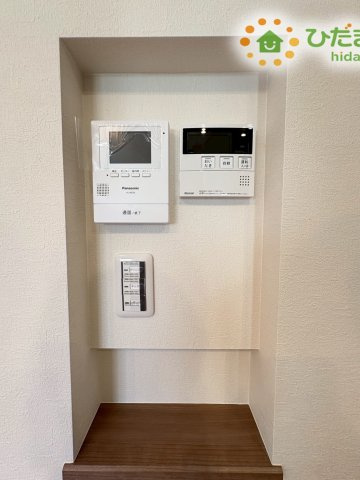 熊谷市上之　第9期　分譲一戸建て　ワイウッドコート　02のセキュリティ|室内から訪問者の顔をしっかり確認できるTVモニター付きインターホンを完備! お子様のお留守番時や夜間の突然の来客にも焦らず安心して対応でき、ご家族の安全で快適な毎日をしっかりとサポートします♪