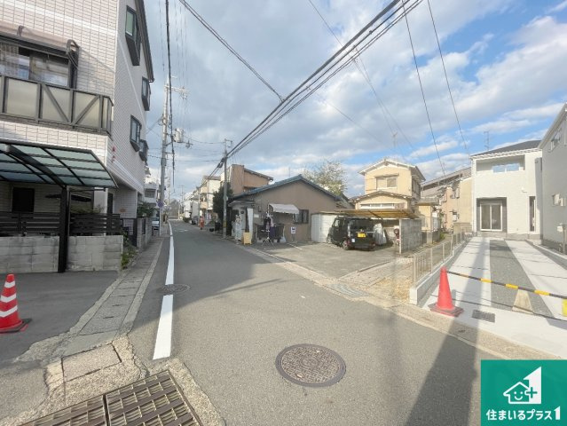 京都市西京区桂池尻町　第1期・第2期　新築一戸建ての前面道路含む現地写真|周辺は閑静な住宅街！前面道路広々で車の出し入れも便利です。駐車が苦手な方でも安心して車庫入れできます！