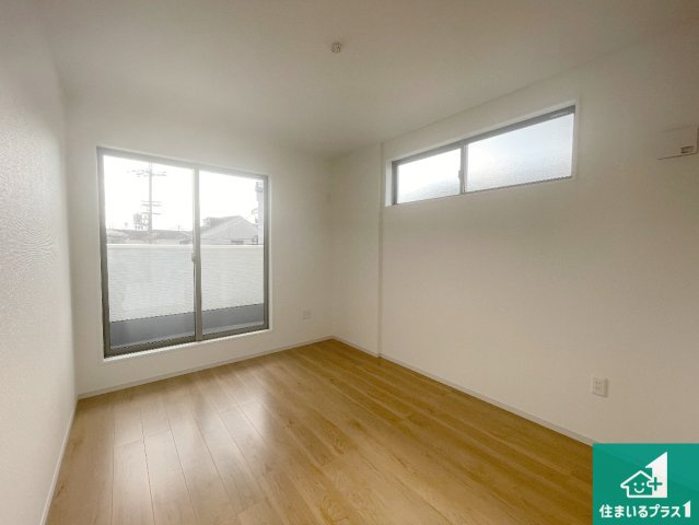 京都市西京区桂池尻町　第1期・第2期　新築一戸建ての洋室|シンプルな洋室は、自分好みのインテリアが楽しめます♪ご家族とインテリアや家具を選びに行くのは新築購入時の醍醐味の一つです。ぜひお楽しみください♪