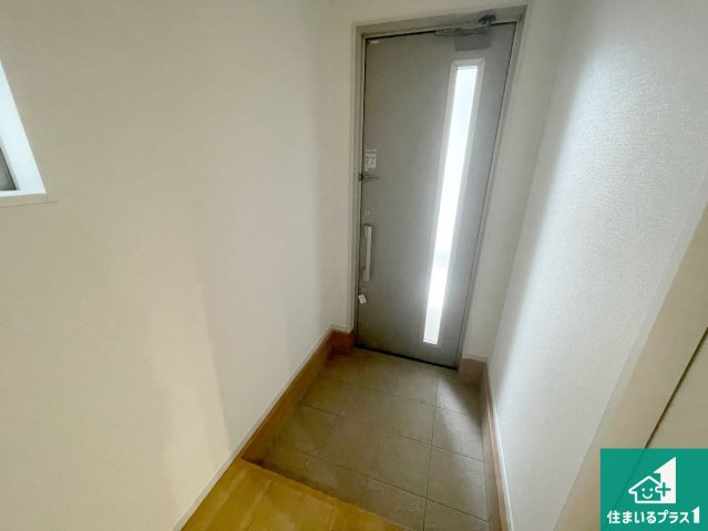 京都市西京区桂池尻町　第1期・第2期　新築一戸建ての玄関|シューズボックスにはたくさんの靴が収納できるので玄関周りはいつもスッキリ！ご家族が増えても安心！