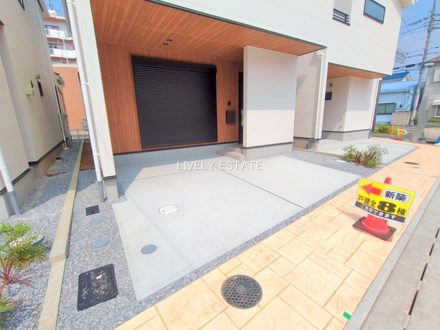 草加市氷川町 新築分譲住宅 全8棟 2号棟の駐車場