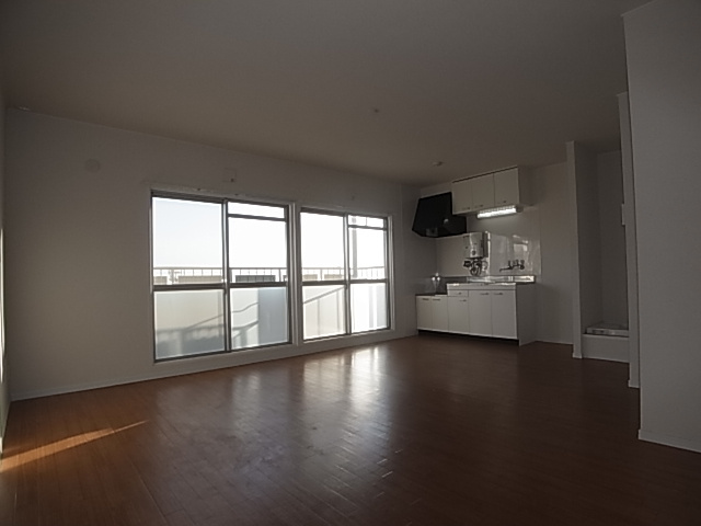 神戸市須磨区白川台７丁目の賃貸マンションの居間・リビング|リビング