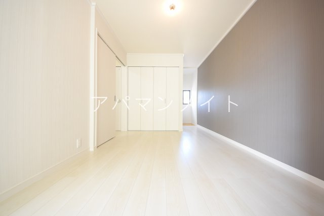 【寝室】 | 広くて明るい寝室