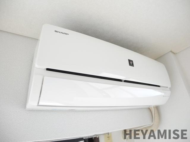 プラス・ドゥ・カネガエの設備