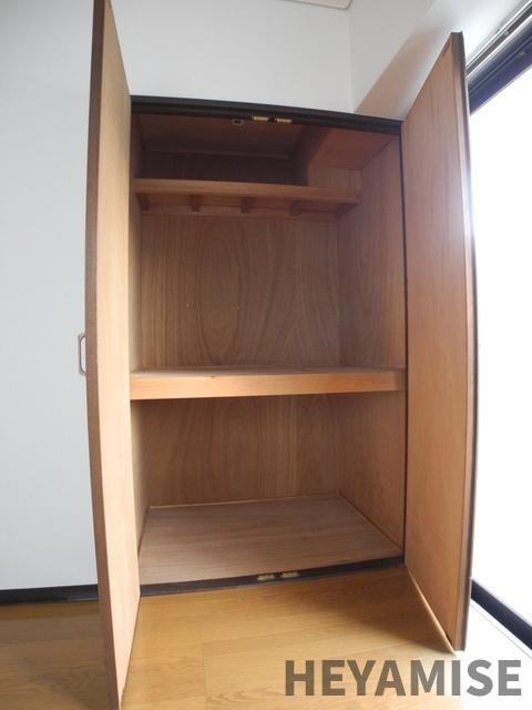 プラス・ドゥ・カネガエのその他