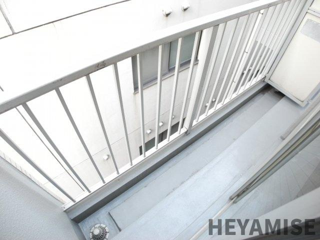 プラス・ドゥ・カネガエのその他