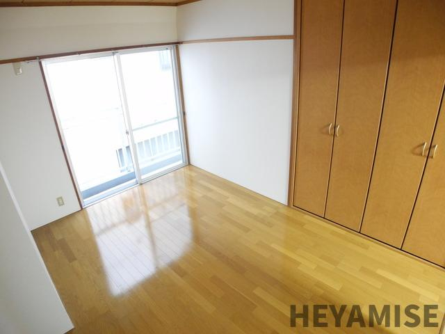 プラス・ドゥ・カネガエのその他