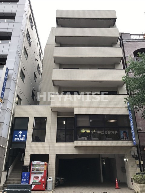 プラス・ドゥ・カネガエの外観