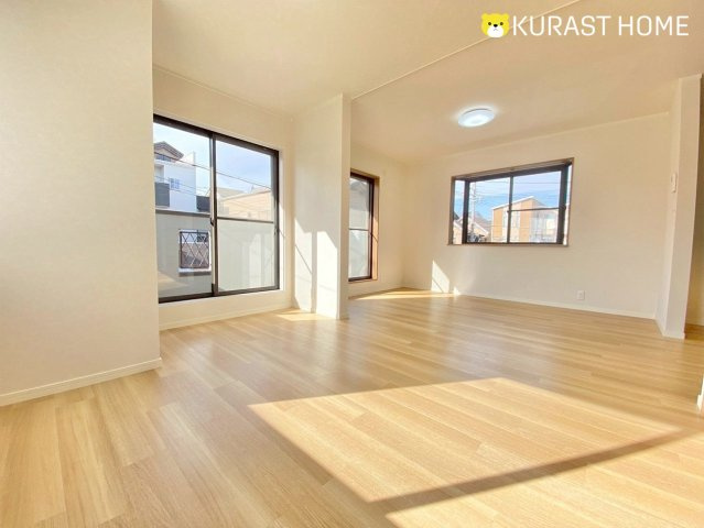 長岡京市東神足1丁目　中古戸建の居間・リビング