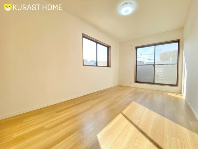 長岡京市東神足1丁目　中古戸建の洋室