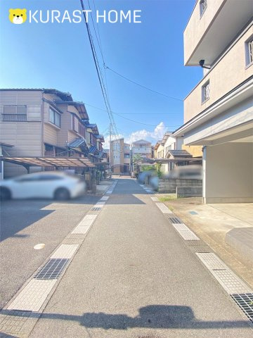 長岡京市東神足1丁目　中古戸建の前面道路含む現地写真