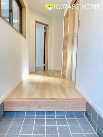 長岡京市東神足1丁目　中古戸建の玄関